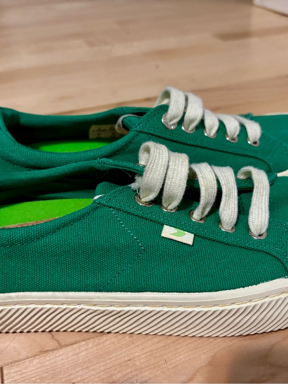 CARIUMA Oca Low Green Canvas Women’s Size 8 - Picture 2 of 6